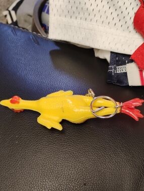 STRETCH RUBBER CHICKEN KEYCHAIN CHARM NRMINT CONDITION